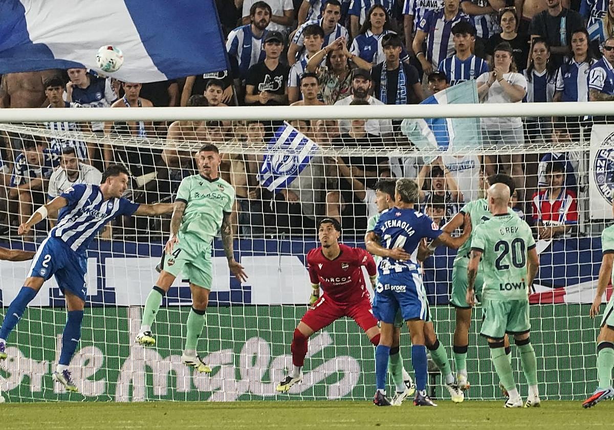 Pablo Cuñat, durante el partido del Levante ante el Alavés en Mendizorroza.