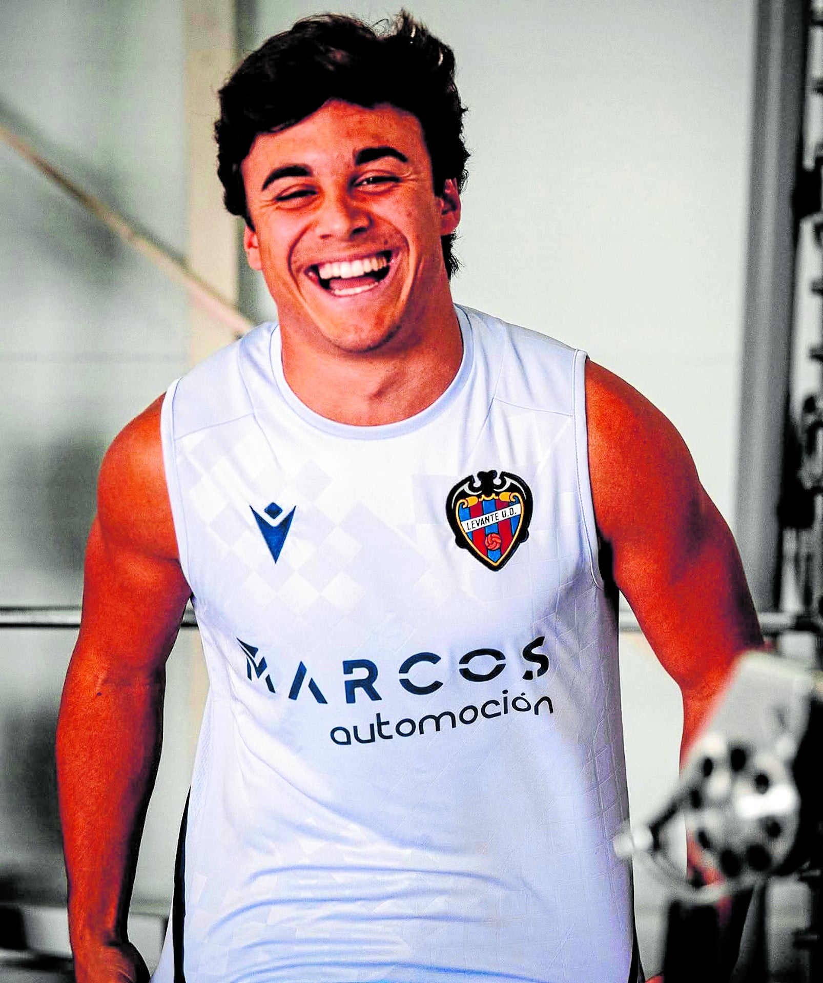 Carlos Álvarez, en el gimnasio de la Ciudad Deportiva del Levante, en Buñol.