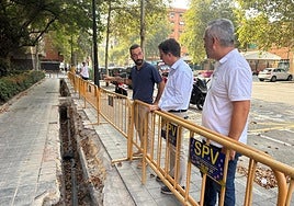 Obras de canalización en la calle Bélgica que ha visitado el alcalde en funciones.