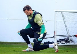 Stole Dimitrievski, durante un entrenamiento.
