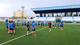 Primer entrenamiento en el campo de fúbol de Carlet.