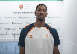 Kameron Taylor pasando el reconocimiento médico.