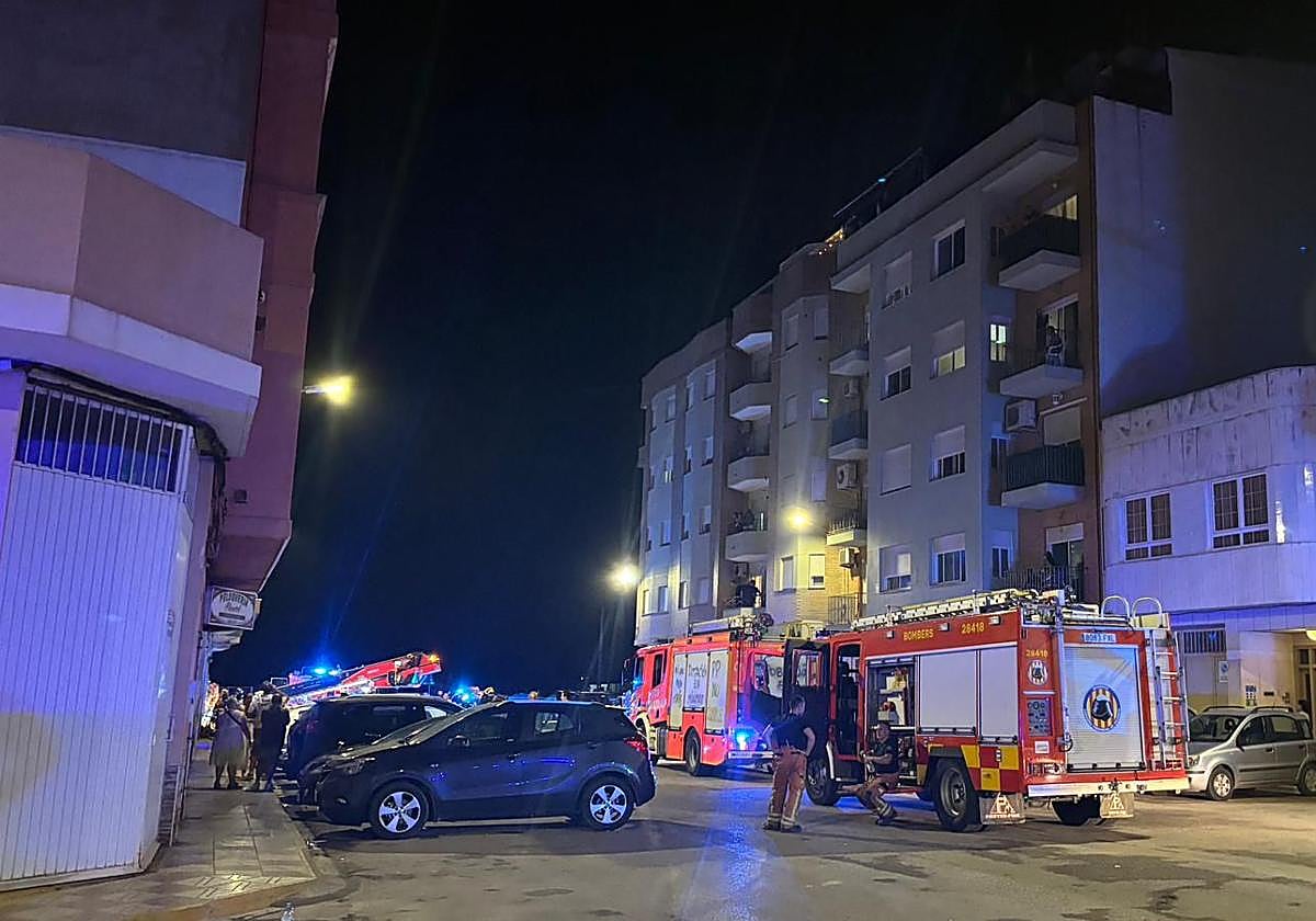 Bomberos en el lugar de los hechos.