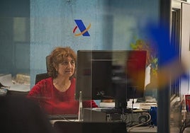 Una funcionaria de la Agencia Tributaria, en una imagen de archivo.