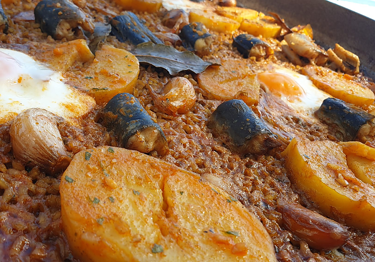 Arrós allipebrat, paella de las localidades ribereñas de la Albufera.