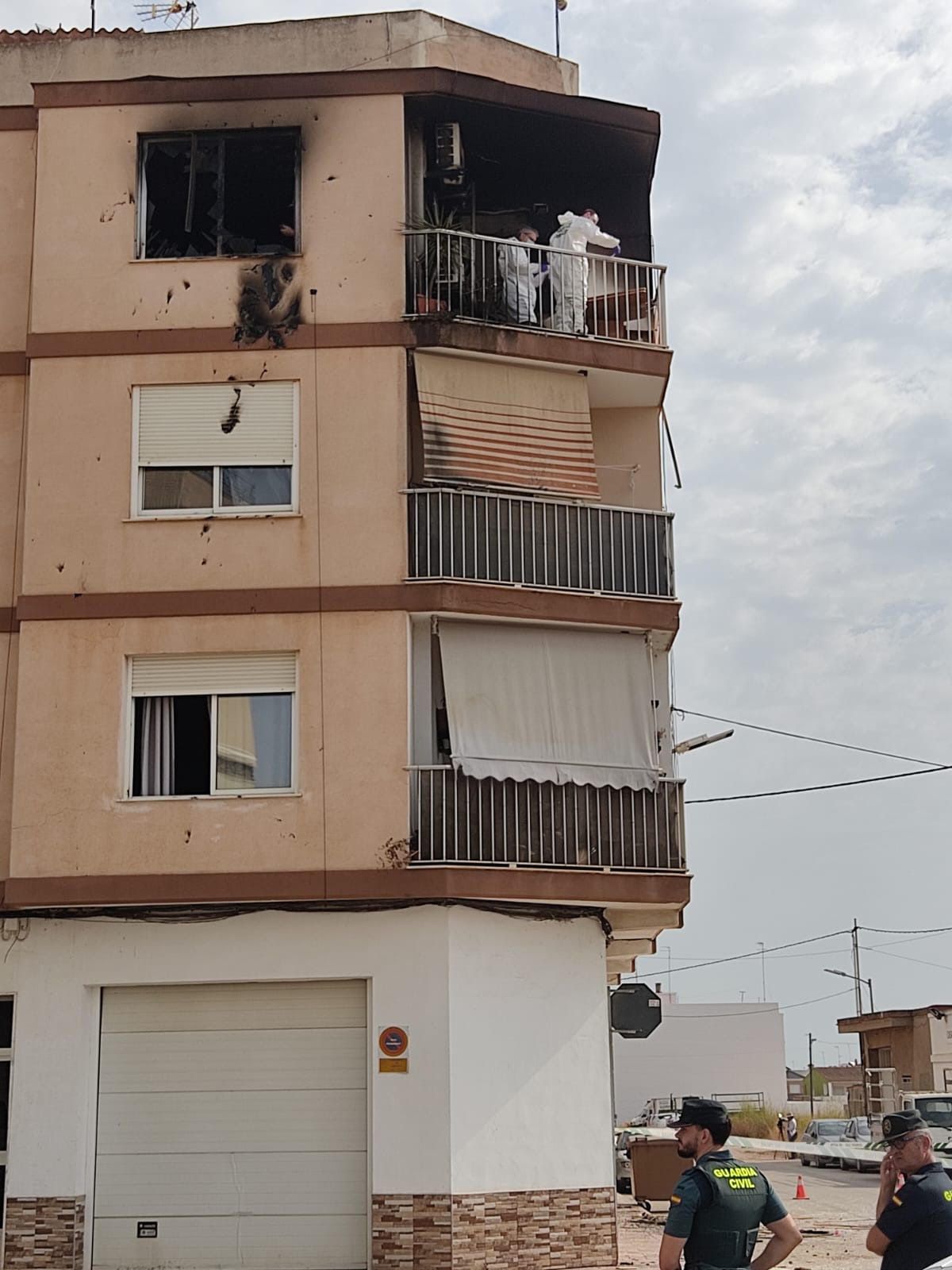 FOTOS | Explosión de gas en una vivienda de Benifaió