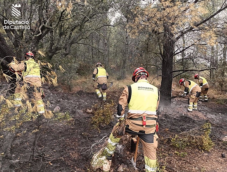 Imagen de uno de los incendios declarados ayer en la provincia de Castellón.