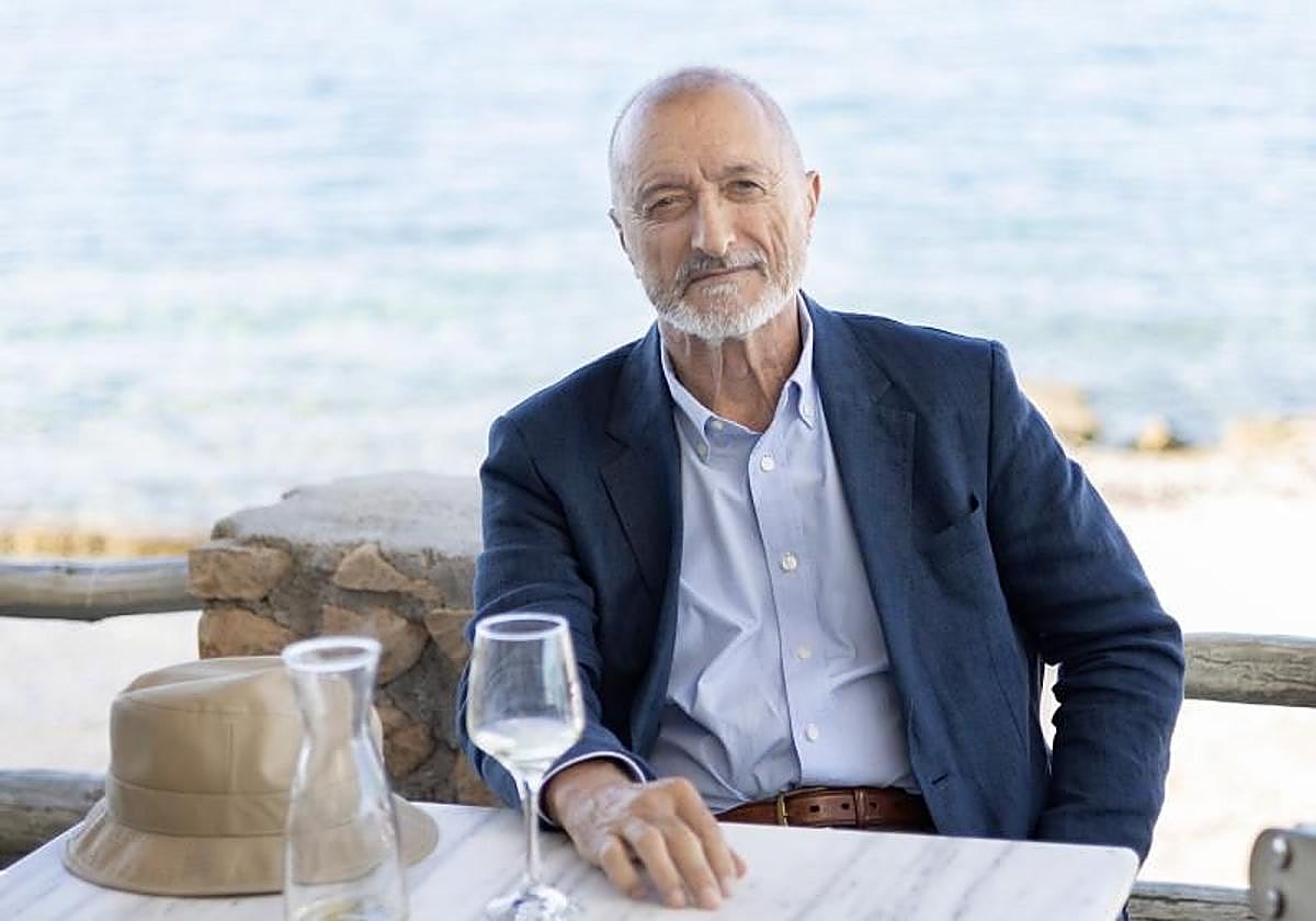 Arturo Pérez-Reverte.