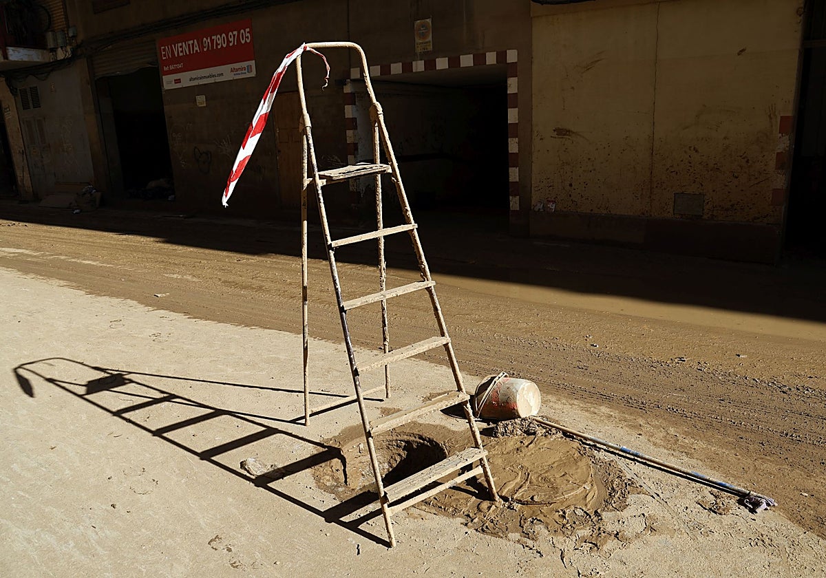 Estado del alcantarillado tras la dana en Massanassa.