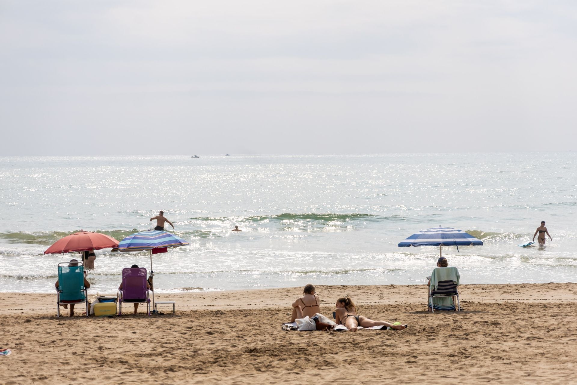 Port Saplaya, la playa contaminada y limpia al mismo tiempo