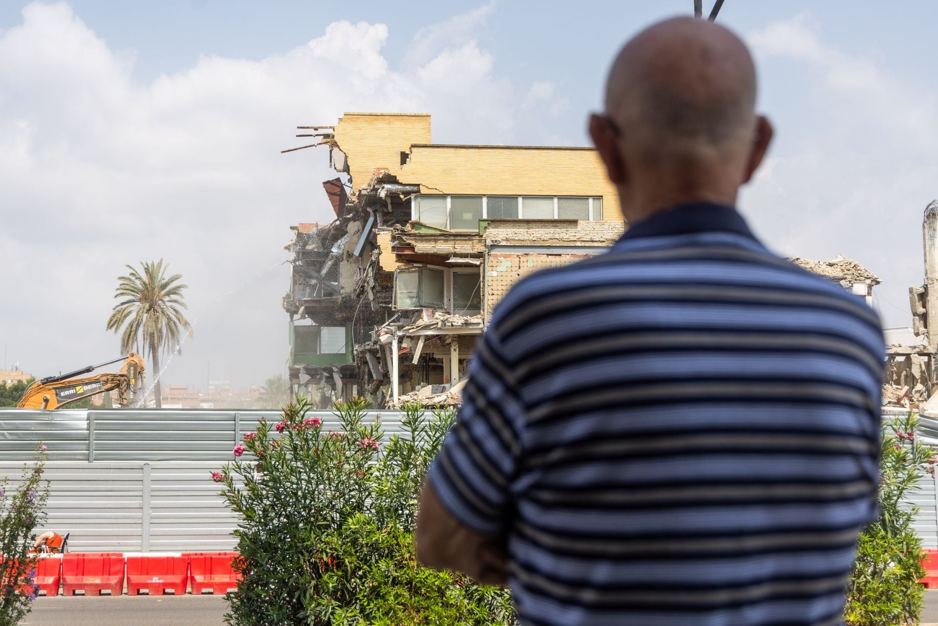 FOTOS | Derribo del edificio de maternidad de la antigua Fe