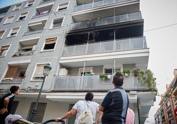 Ocho intoxicados por humo al prender fuego un hombre a su casa en Orriols