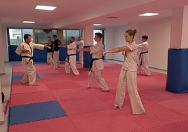 El Club Sensei José Antonio García entrenando en su nueva sala tras la dana.