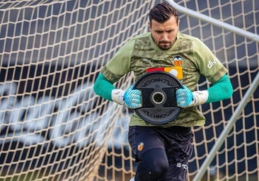 Dimitrievski le echa un pulso al Valencia