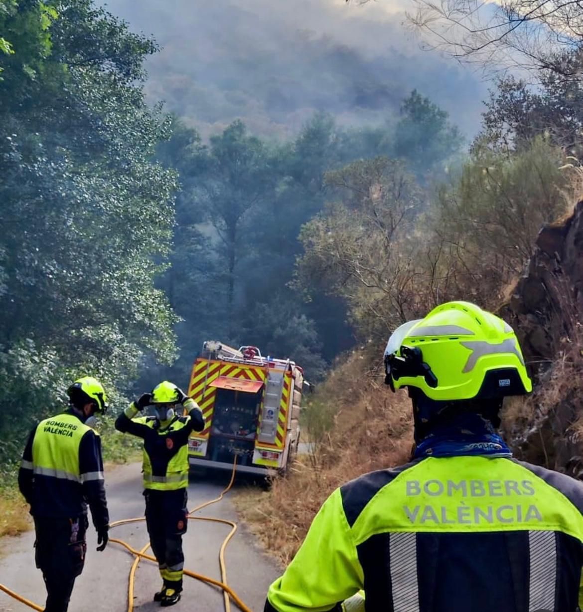 Los bomberos de Valencia parten hacia León para apagar los incendios forestales