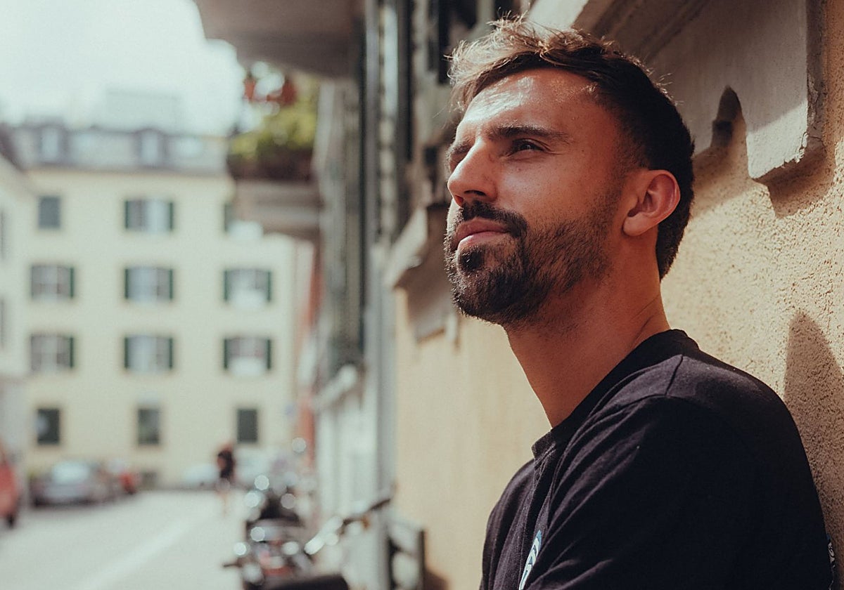 Óscar Clemente posa en Zurich