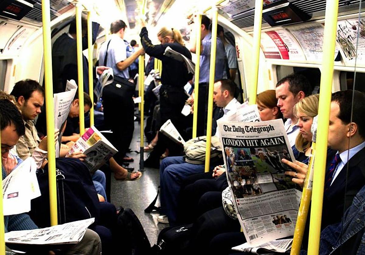 Interior del metro de Londres. en una imagen de archivo.