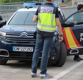 Agentes de la Policía detuvieron al hombre.