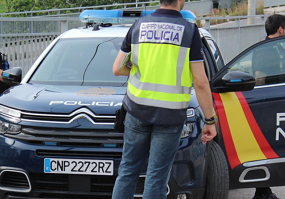 Agentes de la Policía detuvieron al hombre.