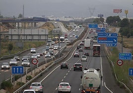 Circulación de vehículos por un tramo de la A-3.