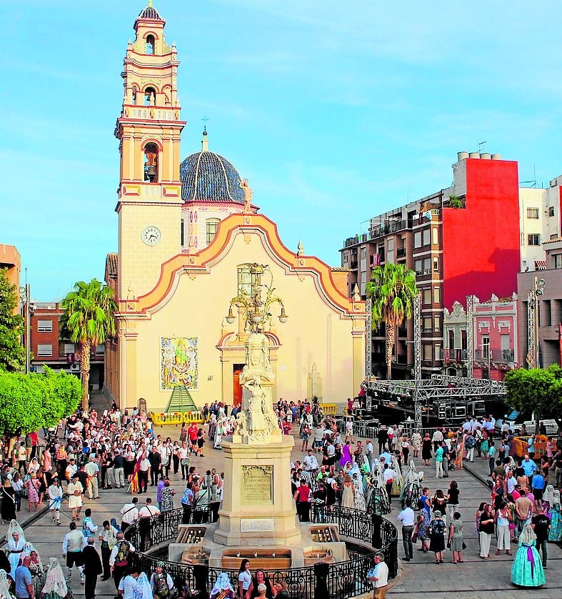 Colorido en las calles durante las fiestas de Alfafar