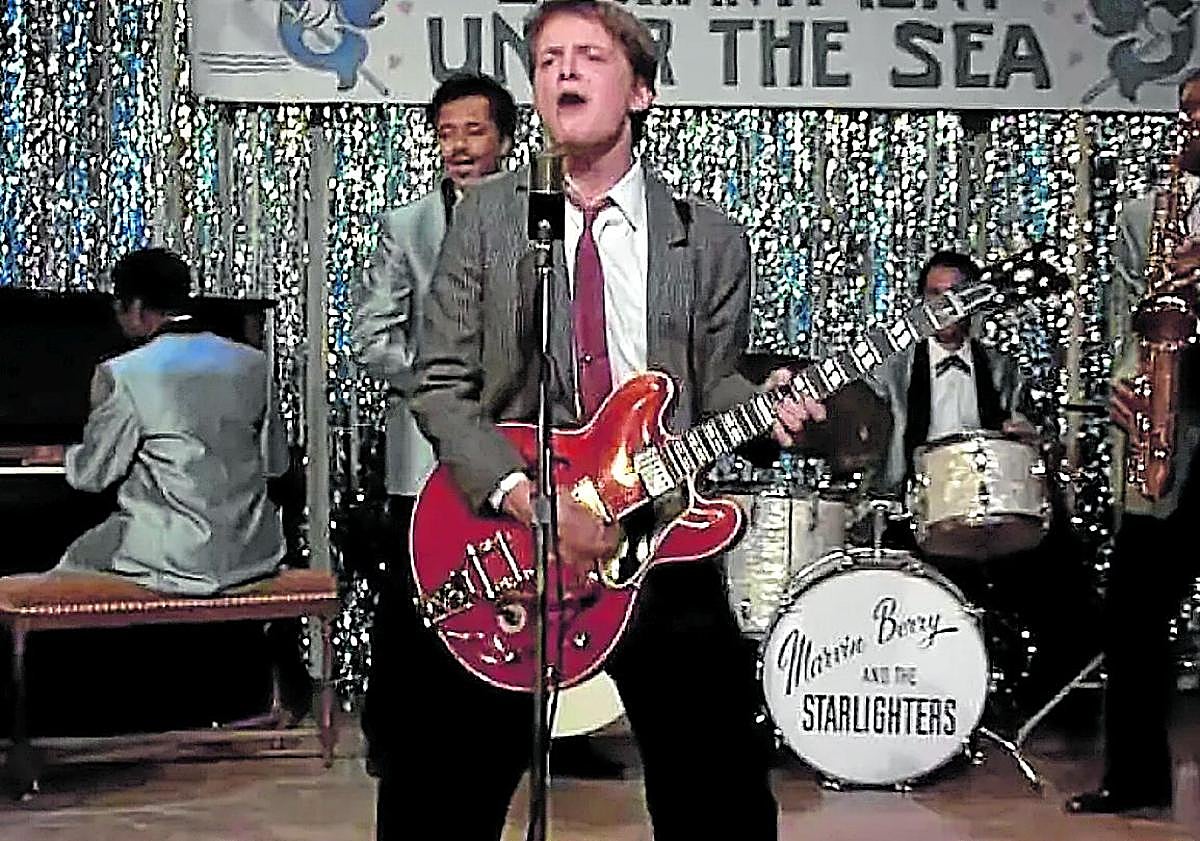 Imagen principal - Fotogramas de Regreso al Futuro.