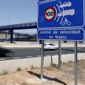 Cartel de aviso de un radar.