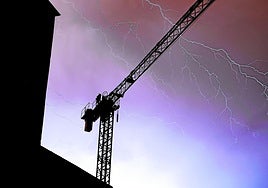 Un rayo en una tormenta seca.