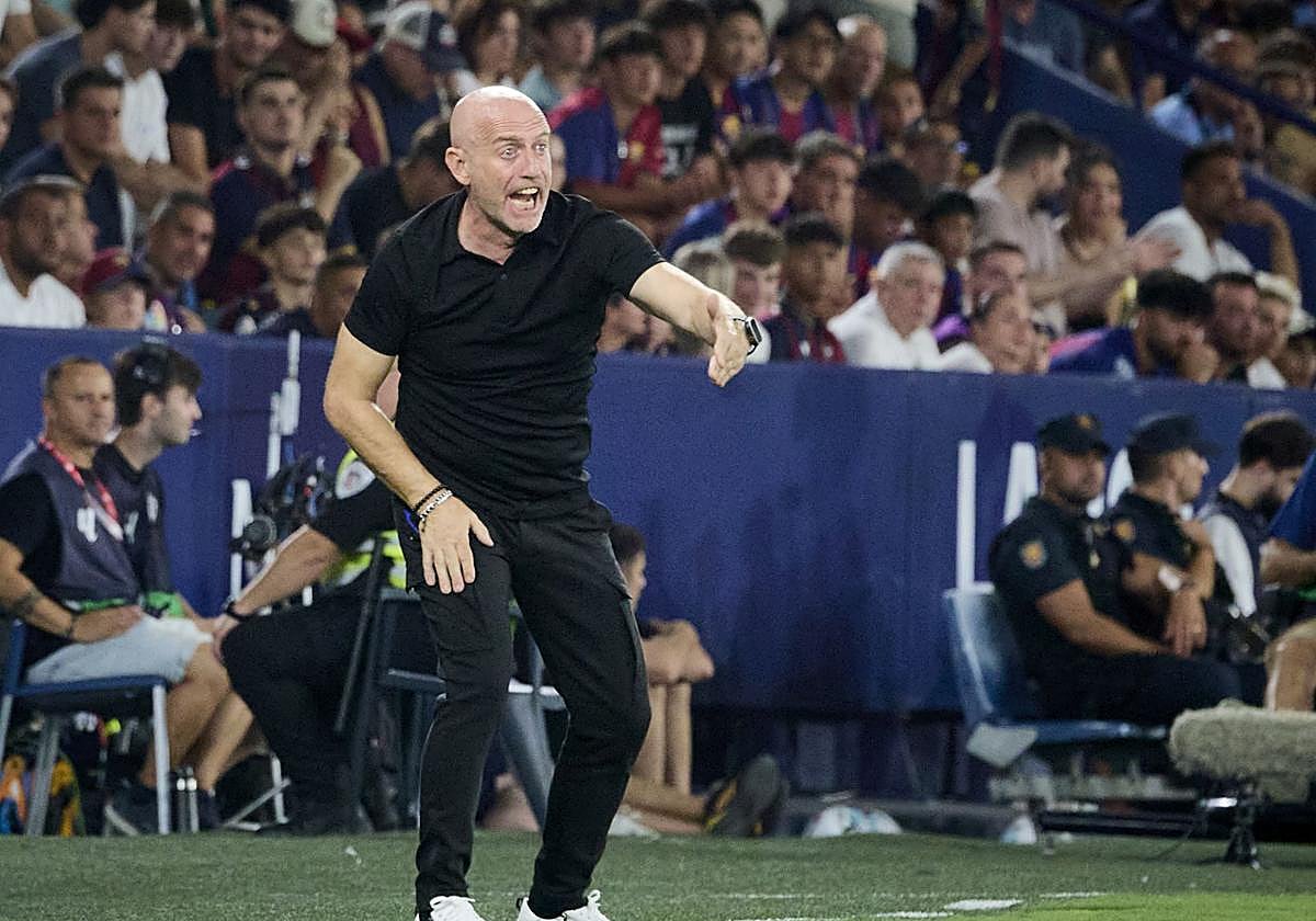 Julián Calero, en la banda.