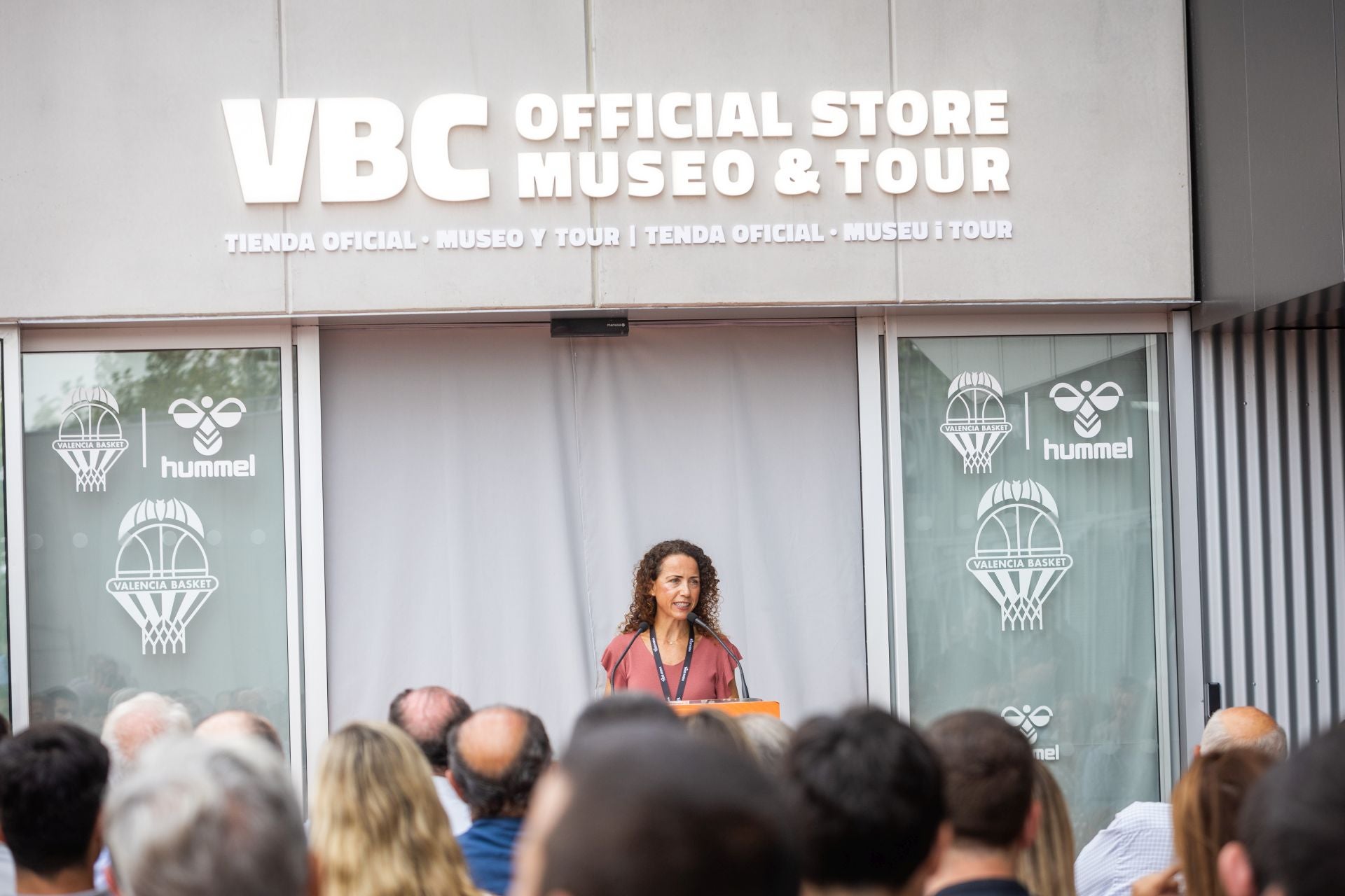 El Valencia Basket estrena nueva tienda en el Roig Arena