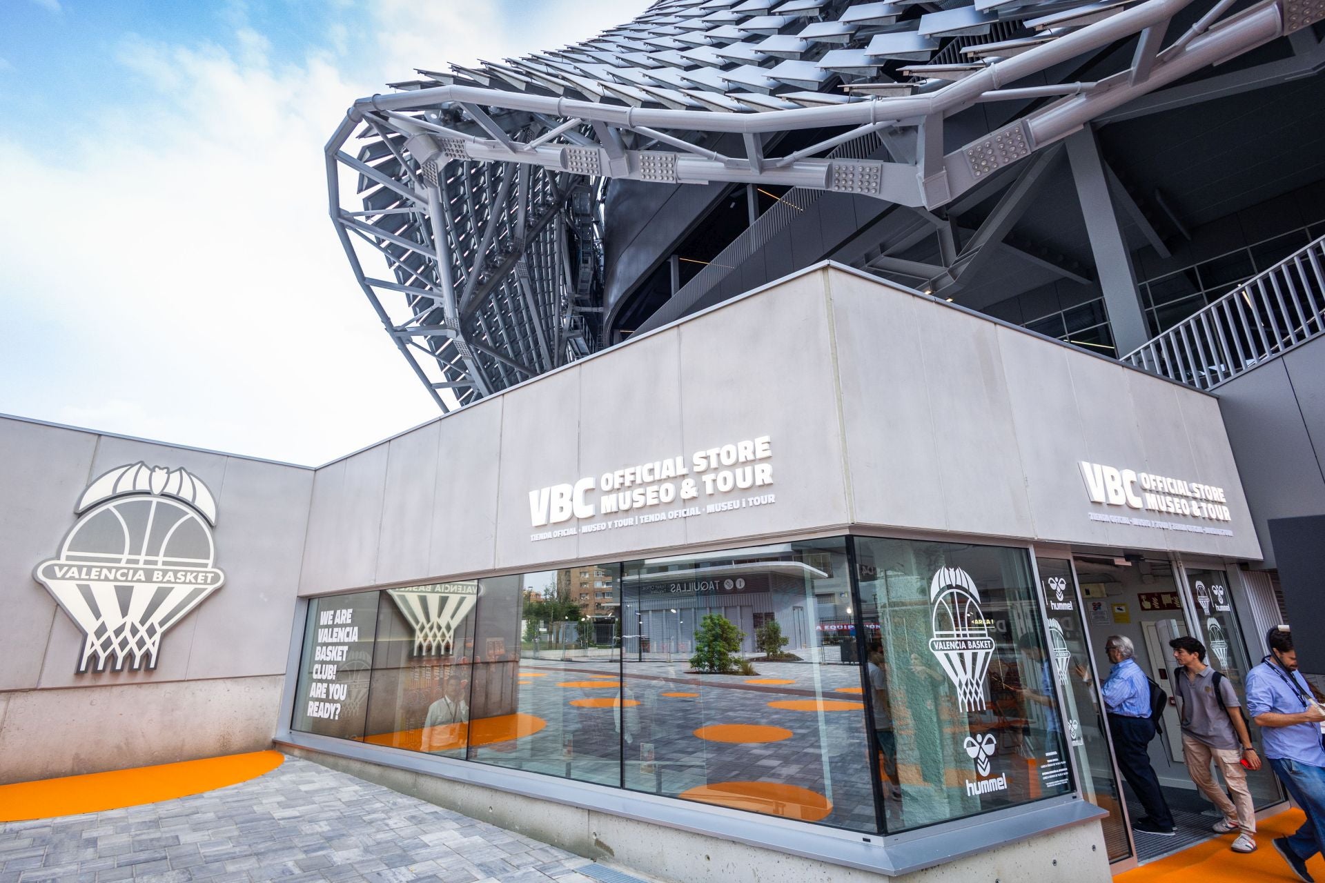 El Valencia Basket estrena nueva tienda en el Roig Arena