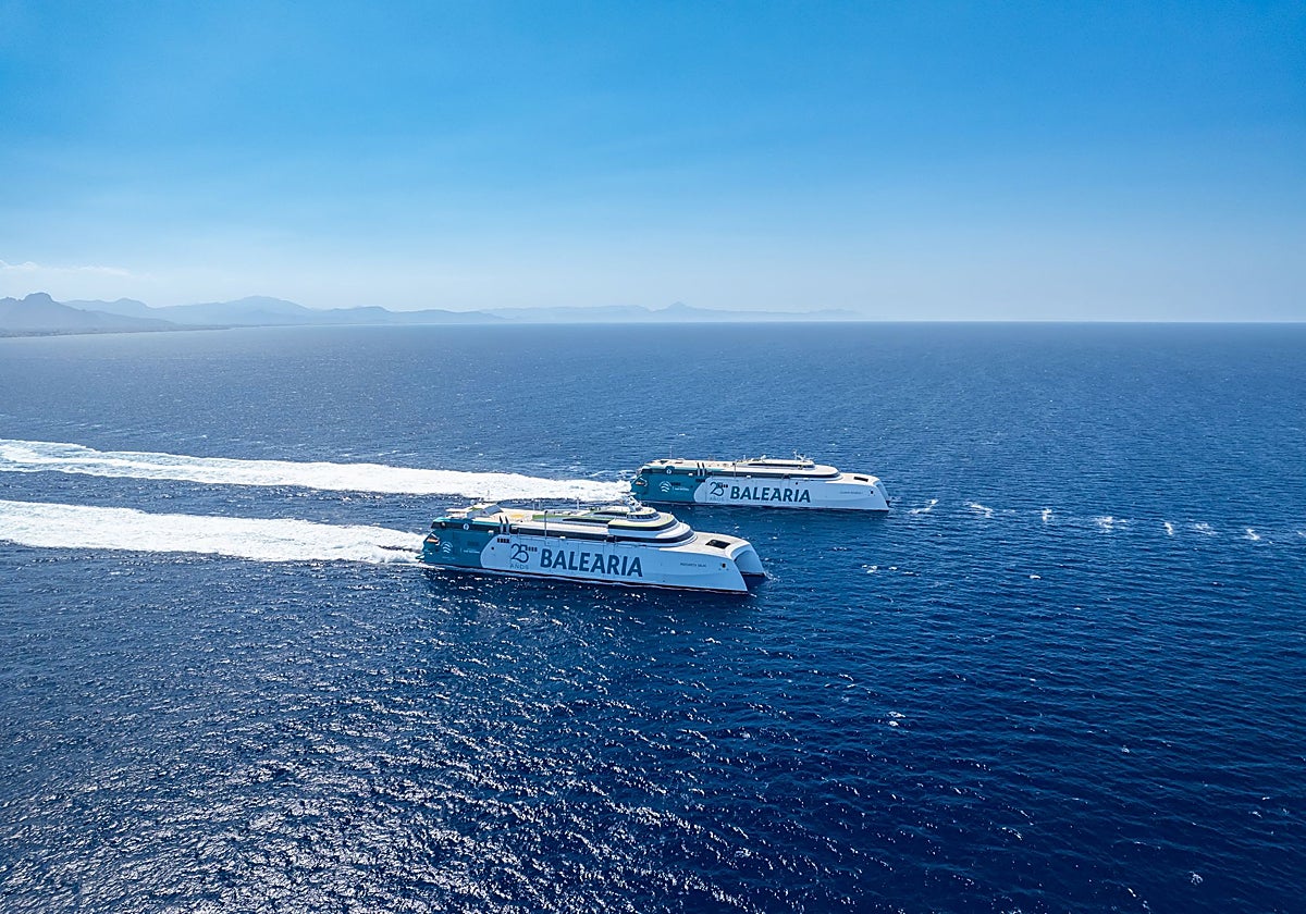 Dos de las embarcaciones de Baleària.