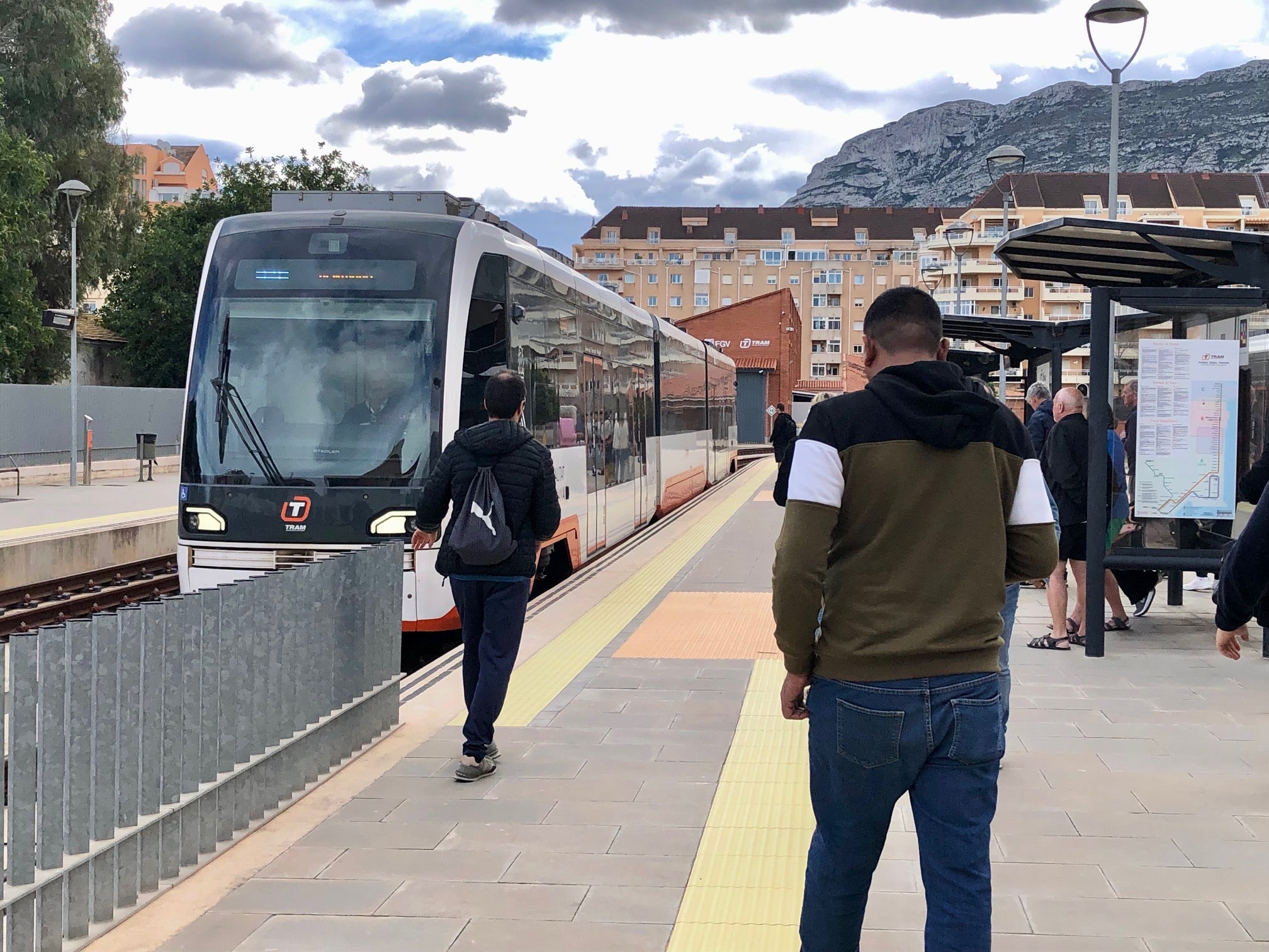 El TRAM en la estación de Dénia.