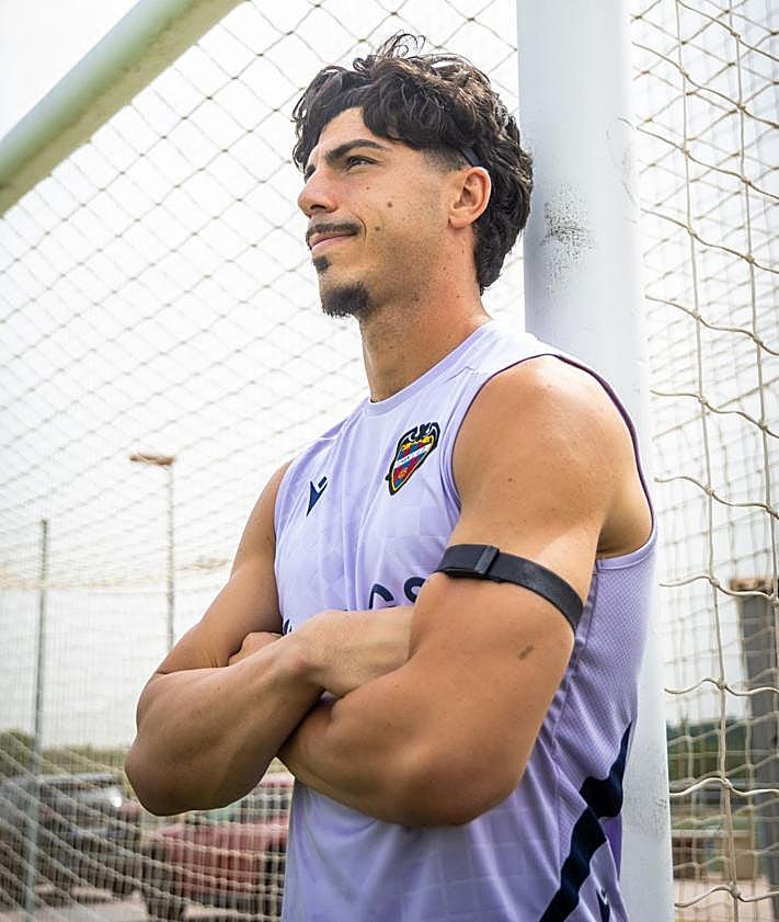 Imagen secundaria 2 - Pablo Campos, durante la entrevista con LAS PROVINCIAS.