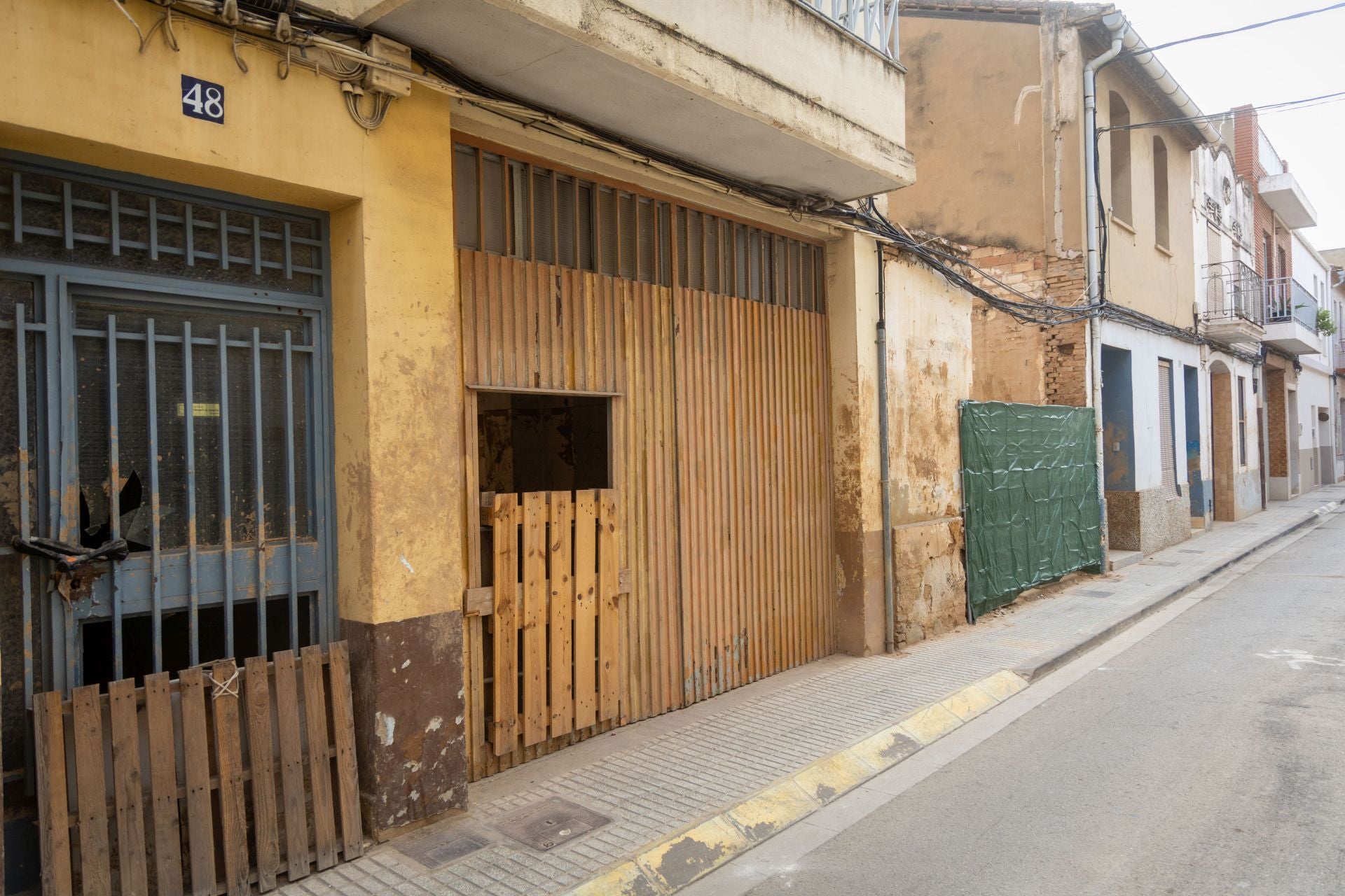 FOTOS | Las dos casas de Paiporta afectadas por la dana que han sido ocupadas