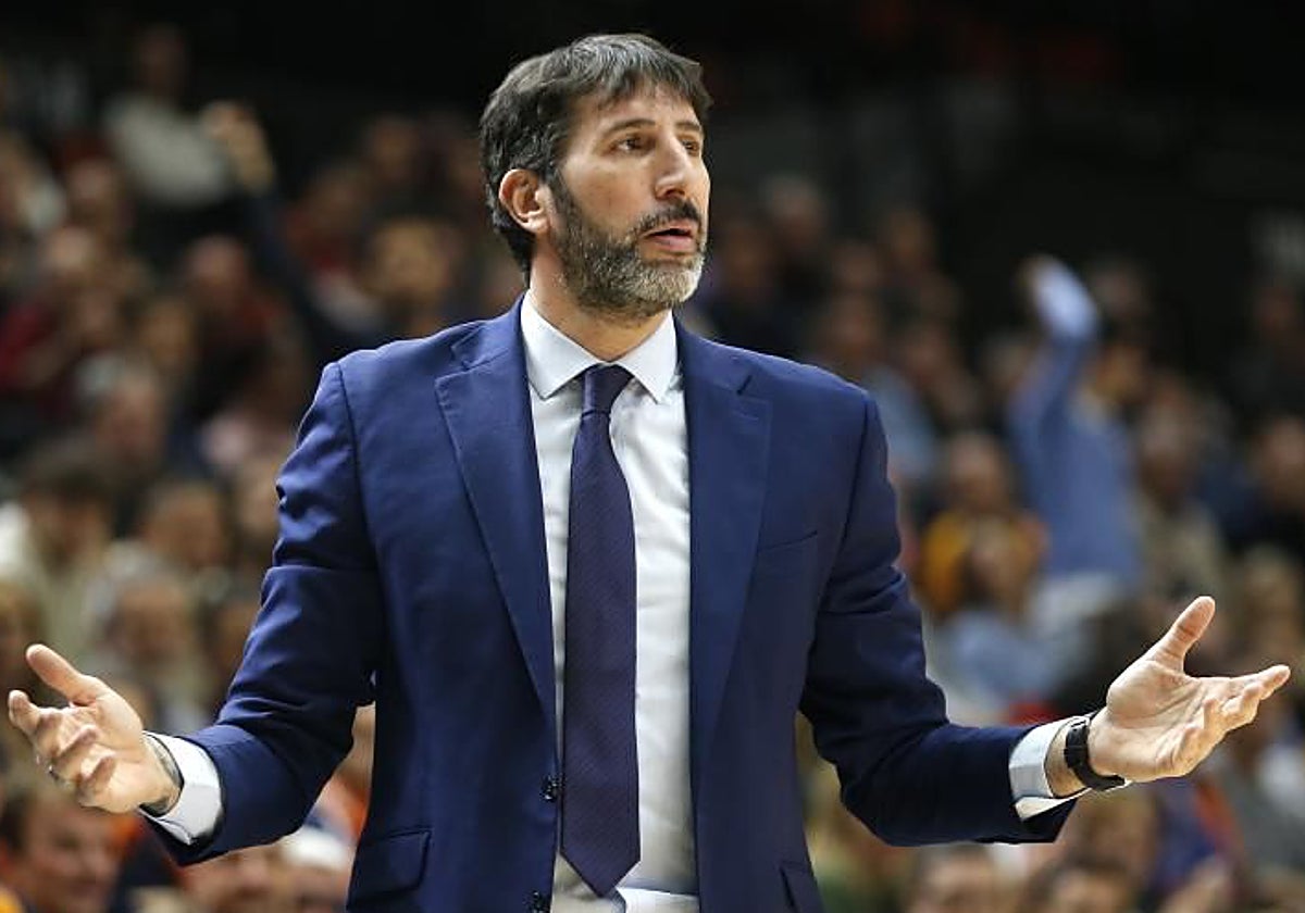 Álex Mumbrú, durante un partido con el Valencia Basket.