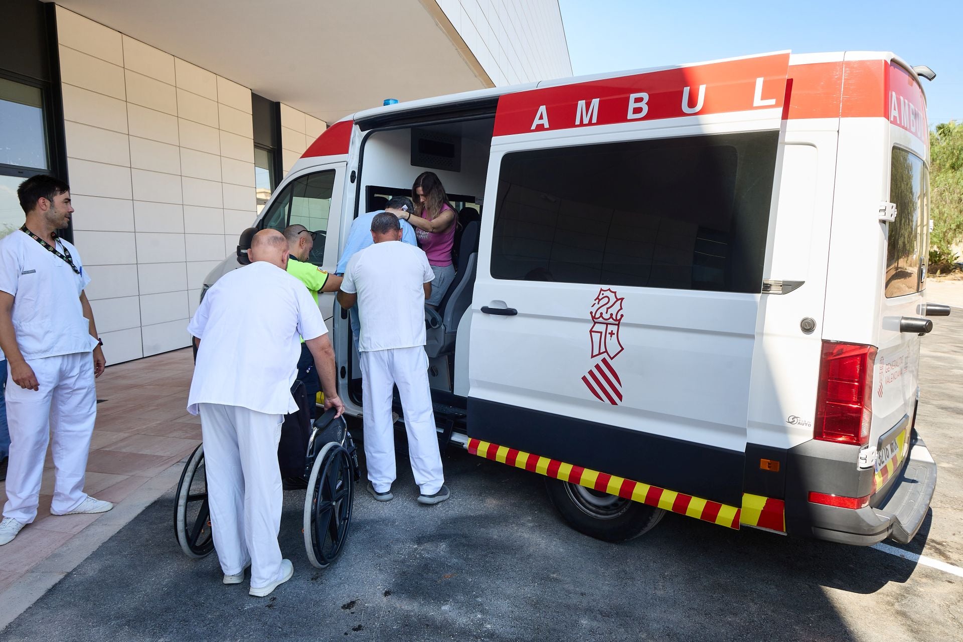 Fotos | El cierre del Doctor Moliner culmina con el traslado de los últimos quince pacientes
