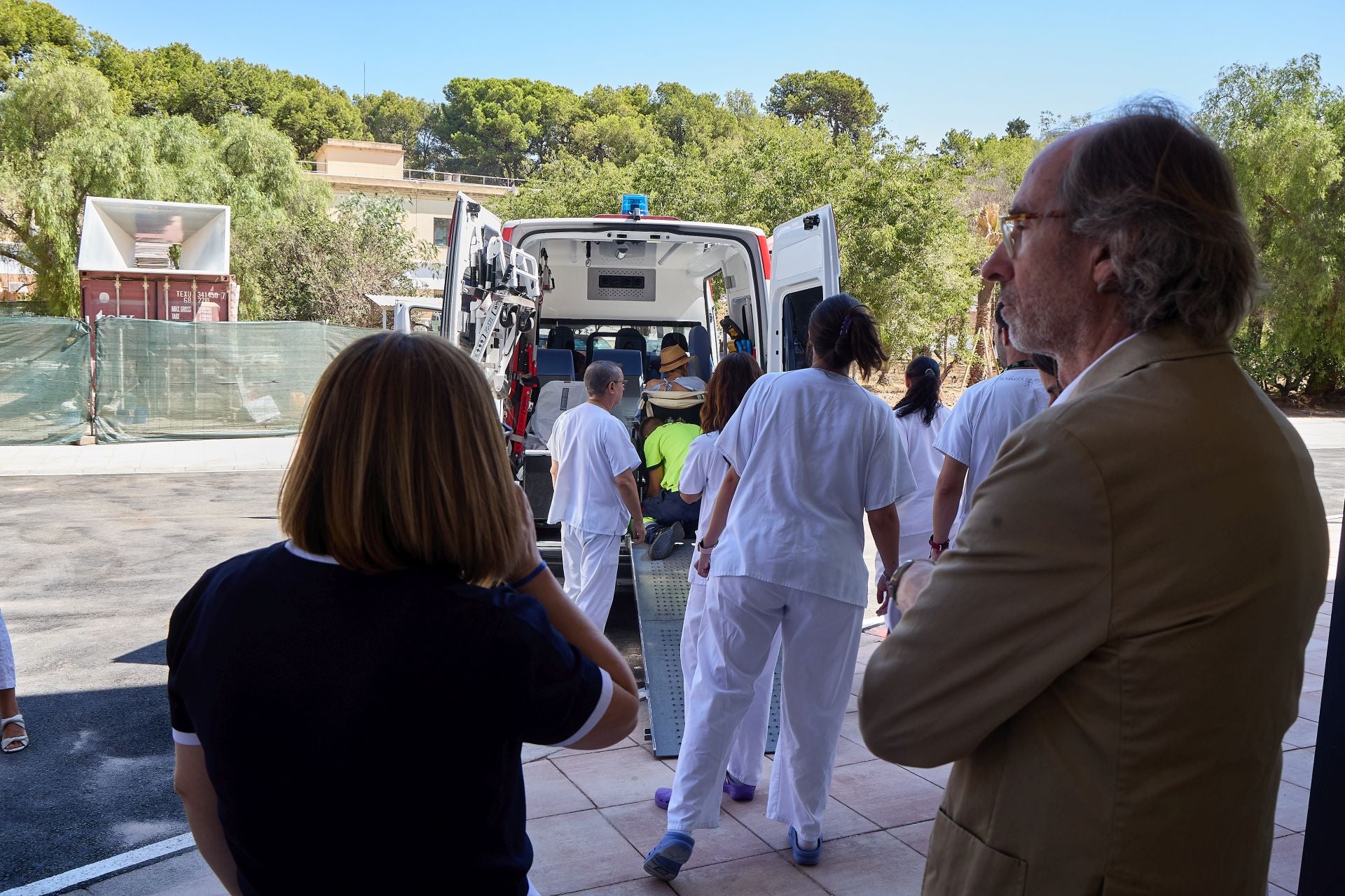 Fotos | El cierre del Doctor Moliner culmina con el traslado de los últimos quince pacientes