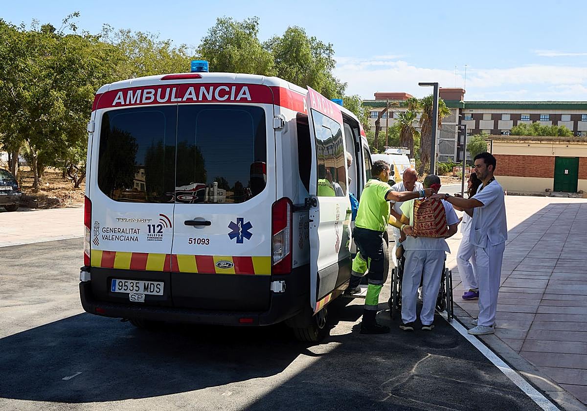 Fotos | El cierre del Doctor Moliner culmina con el traslado de los últimos quince pacientes