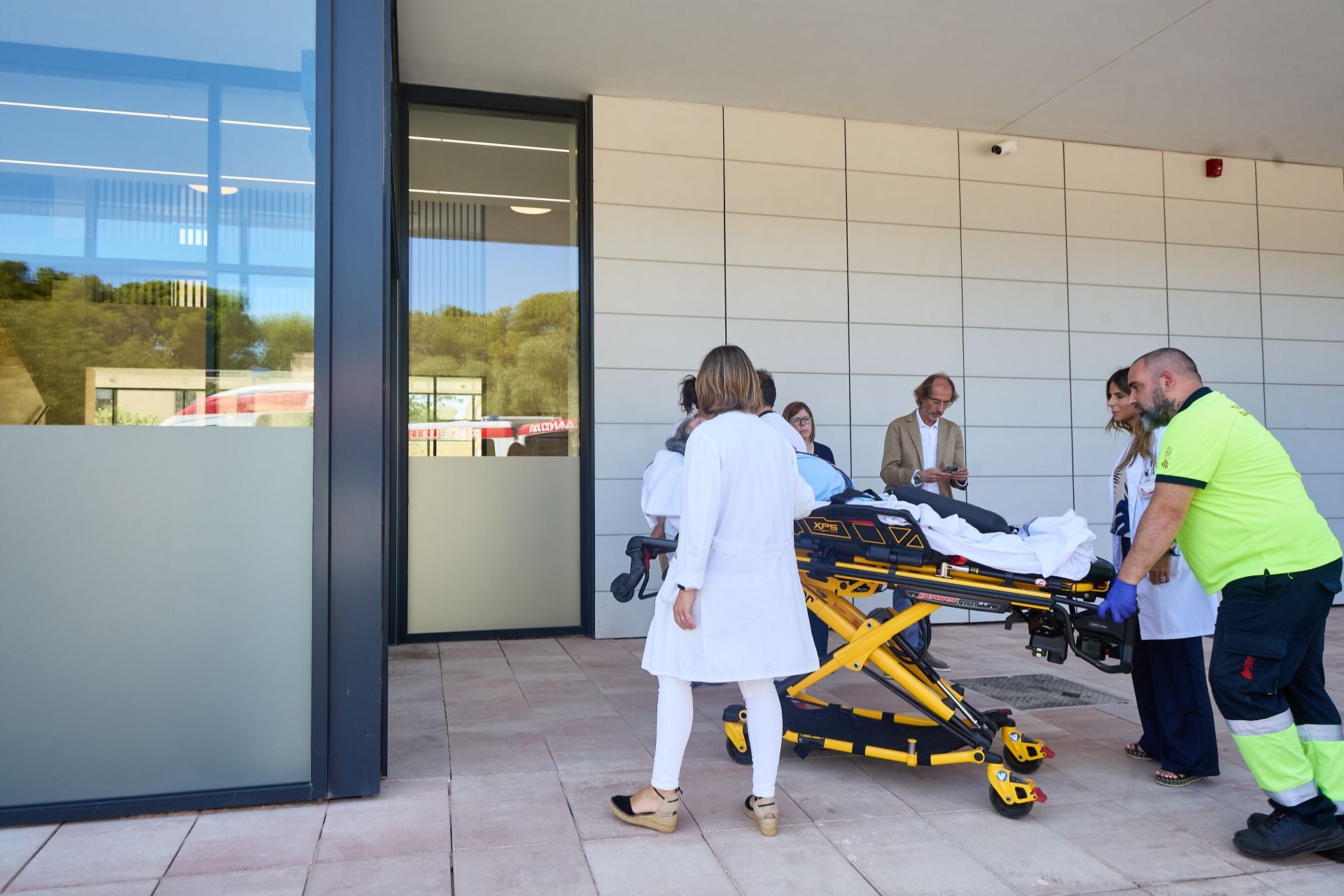 Fotos | El cierre del Doctor Moliner culmina con el traslado de los últimos quince pacientes