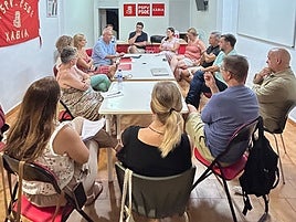 Los participantes en la reunión de urgencia de la ejecutiva del PSPV Marina Alta.