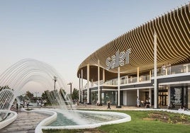 El Centro Comercial Saler convierte la 'vuelta al cole' en un viaje inmersivo al Jurásico