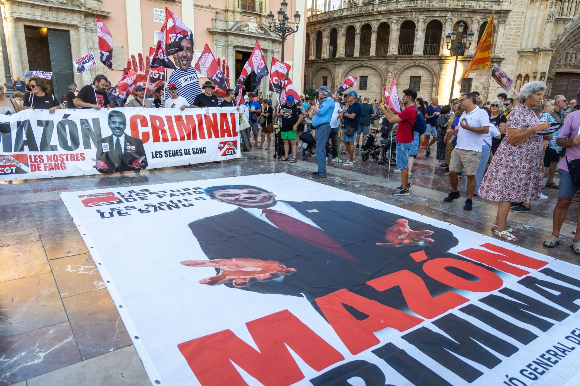 FOTOS | La décima manifestación contra Mazón en Valencia, diez meses después de la dana