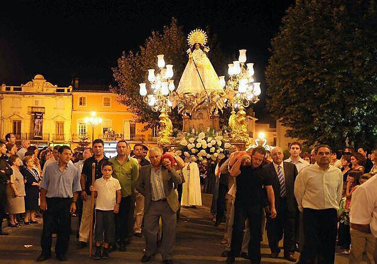 Procesión en honor de la Virgen del Castillo de Chiva.