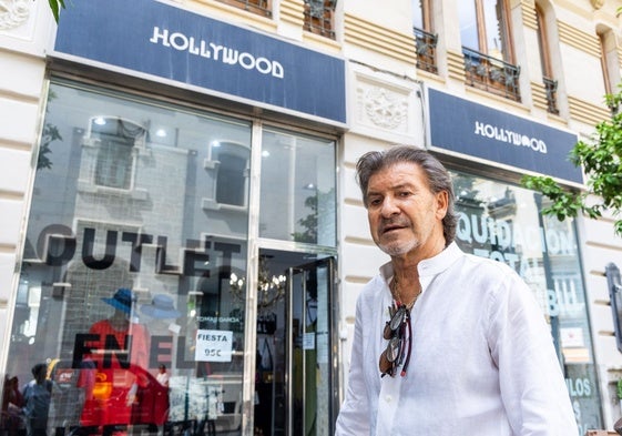 El diseñador Tomás García en la puerta de Hollywood.