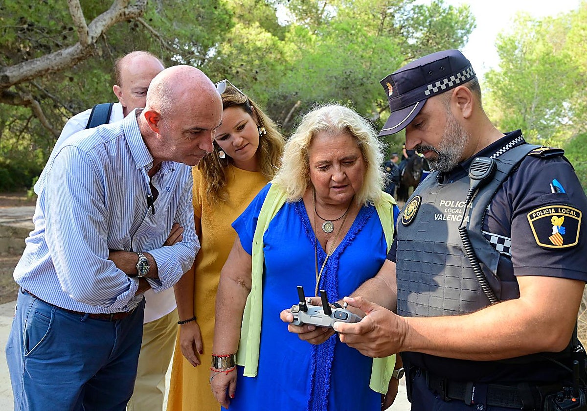 Un dron de la Policía Local evita un fuego en la Albufera tras detectar una quema incontrolada