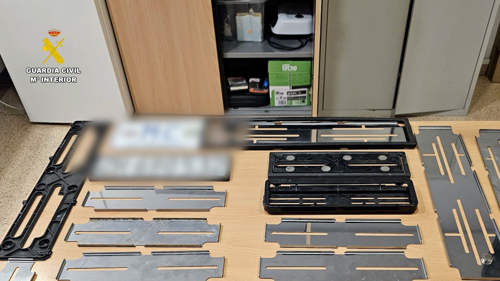 Parte del material hallado en el registro de la vivienda.