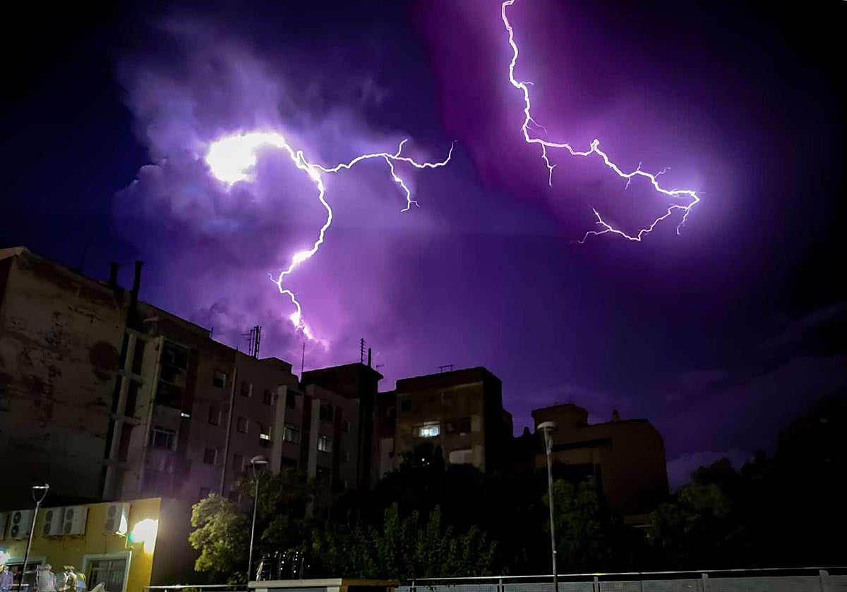 Espectaculares imágenes de la tormenta eléctrica en Valencia