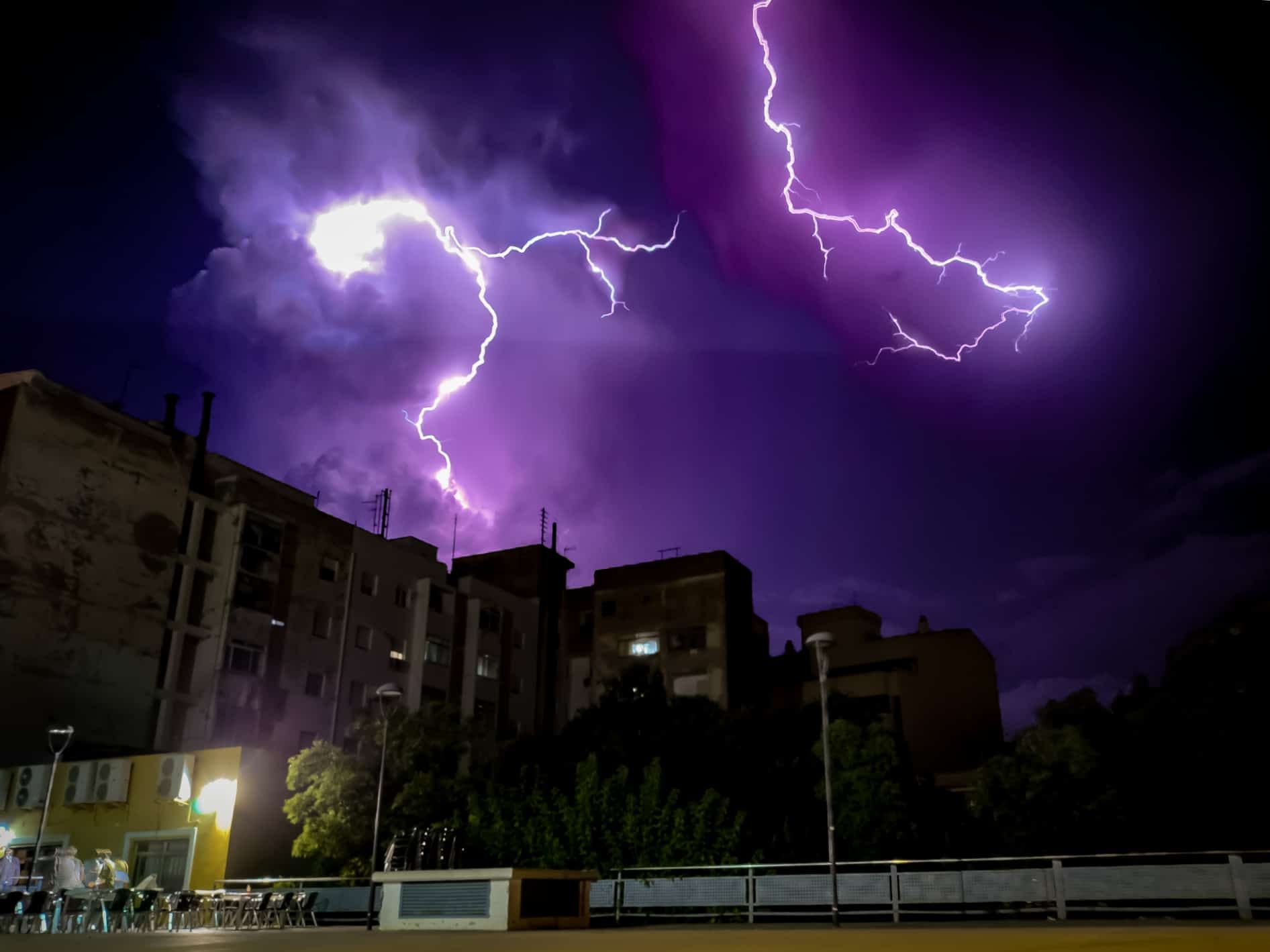 Espectaculares imágenes de la tormenta eléctrica en Valencia