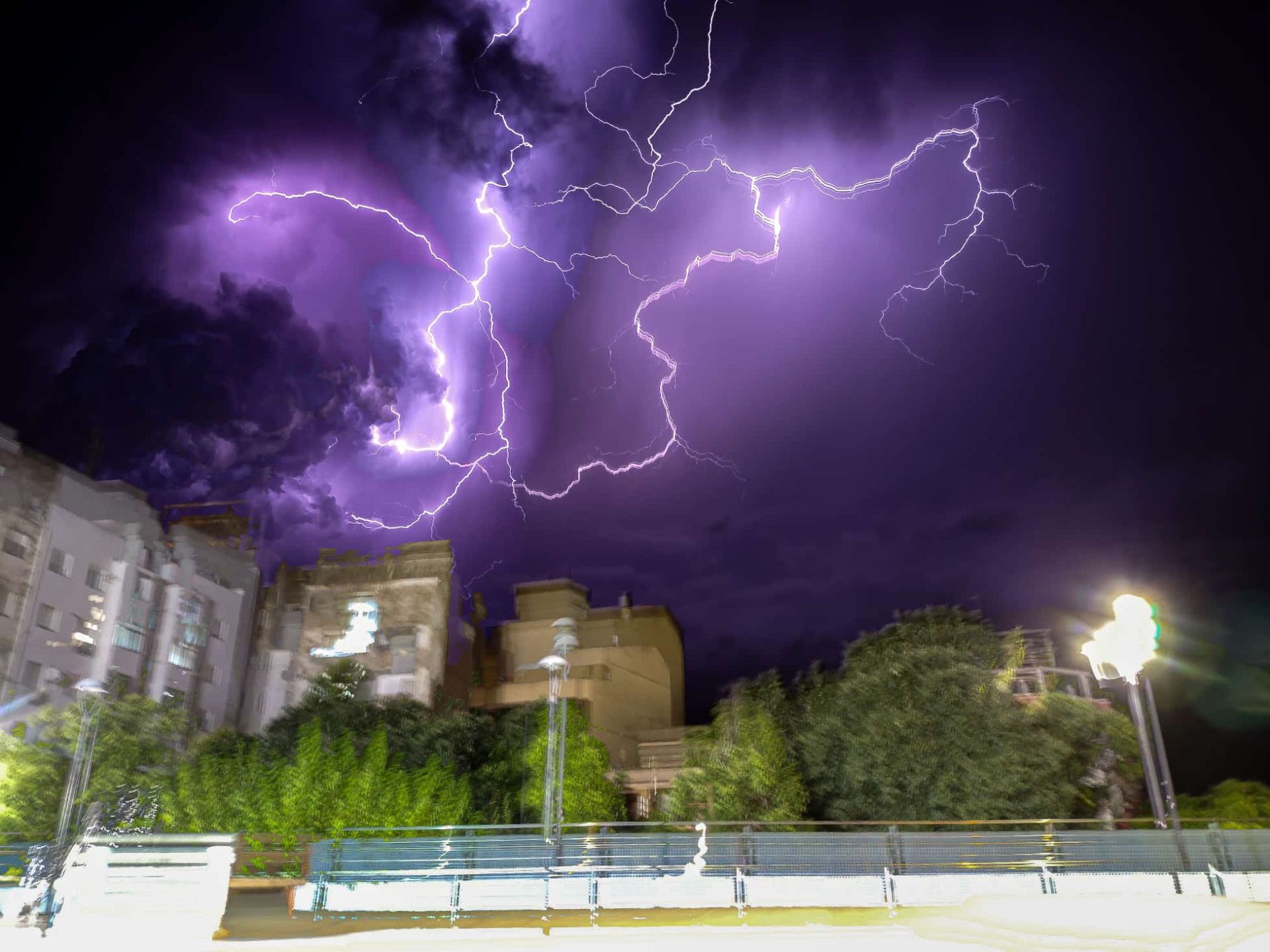 Espectaculares imágenes de la tormenta eléctrica en Valencia